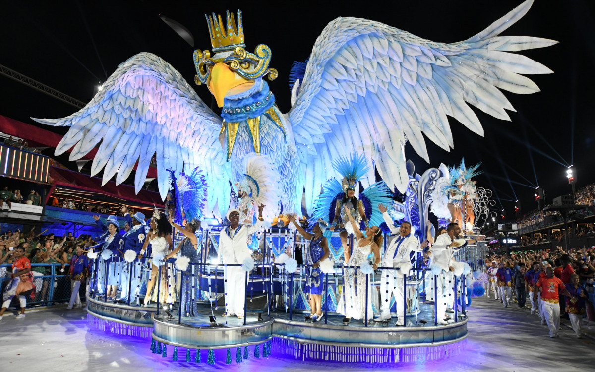 União da Ilha no desfile da Série Ouro, em homenagem ao centenário da Portela