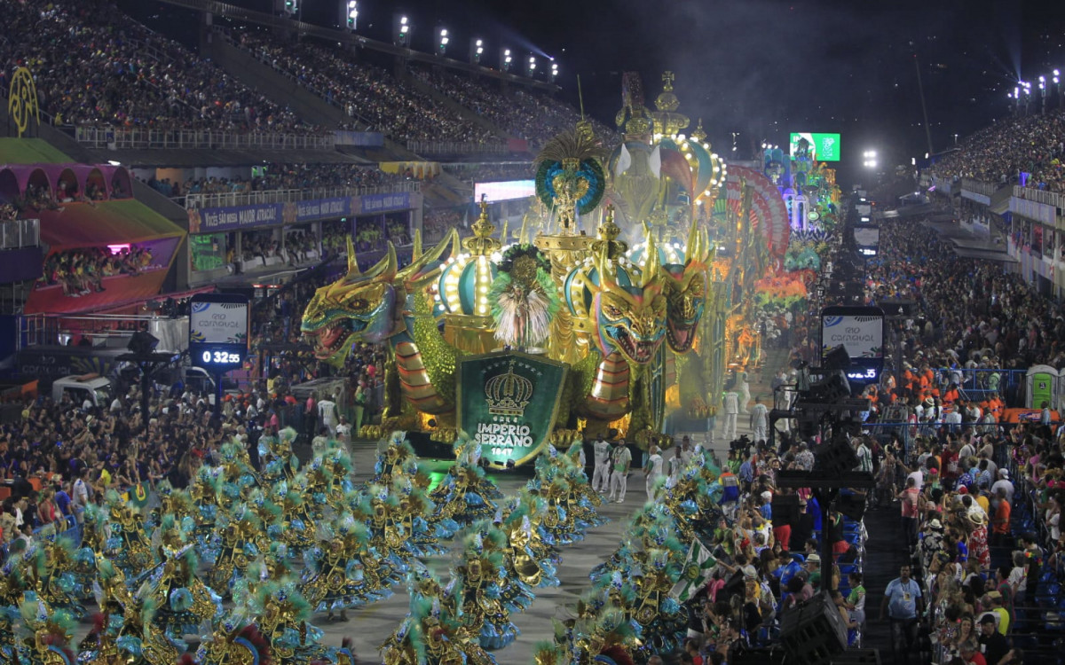 Imp&eacute;rio Serrando abriu desfiles do Grupo Especial