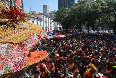 Caia na folia! Segunda de Carnaval tem mais de 40 blocos espalhados pelo Rio