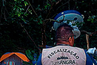 Camping ilegal na Praia da Sororoca