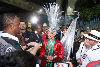Paolla Oliveira declara carinho pela Grande Rio e destaca a liberdade feminina