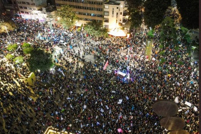 Milhares de israelenses protestam contra uma polêmica reforma judicial