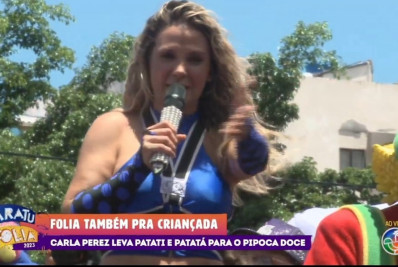 Carla Perez se fantasia de 'Loira do Tchan' para trio infantil em Salvador