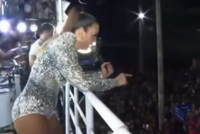 Ivete Sangalo promete celular novo a folião que teve aparelho furtado em seu bloco