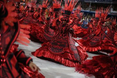 Porto da Pedra encanta o público, mostra força de seus quesitos em desfile impecável e se aproxima do Grupo Especial
