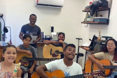 Cooperativa abre 160 vagas para aula de música gratuita em comunidades