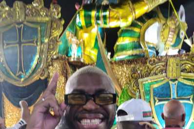 Bisneto de fundador da Império Serrano se emociona em desfile: 'Escola da minha família'