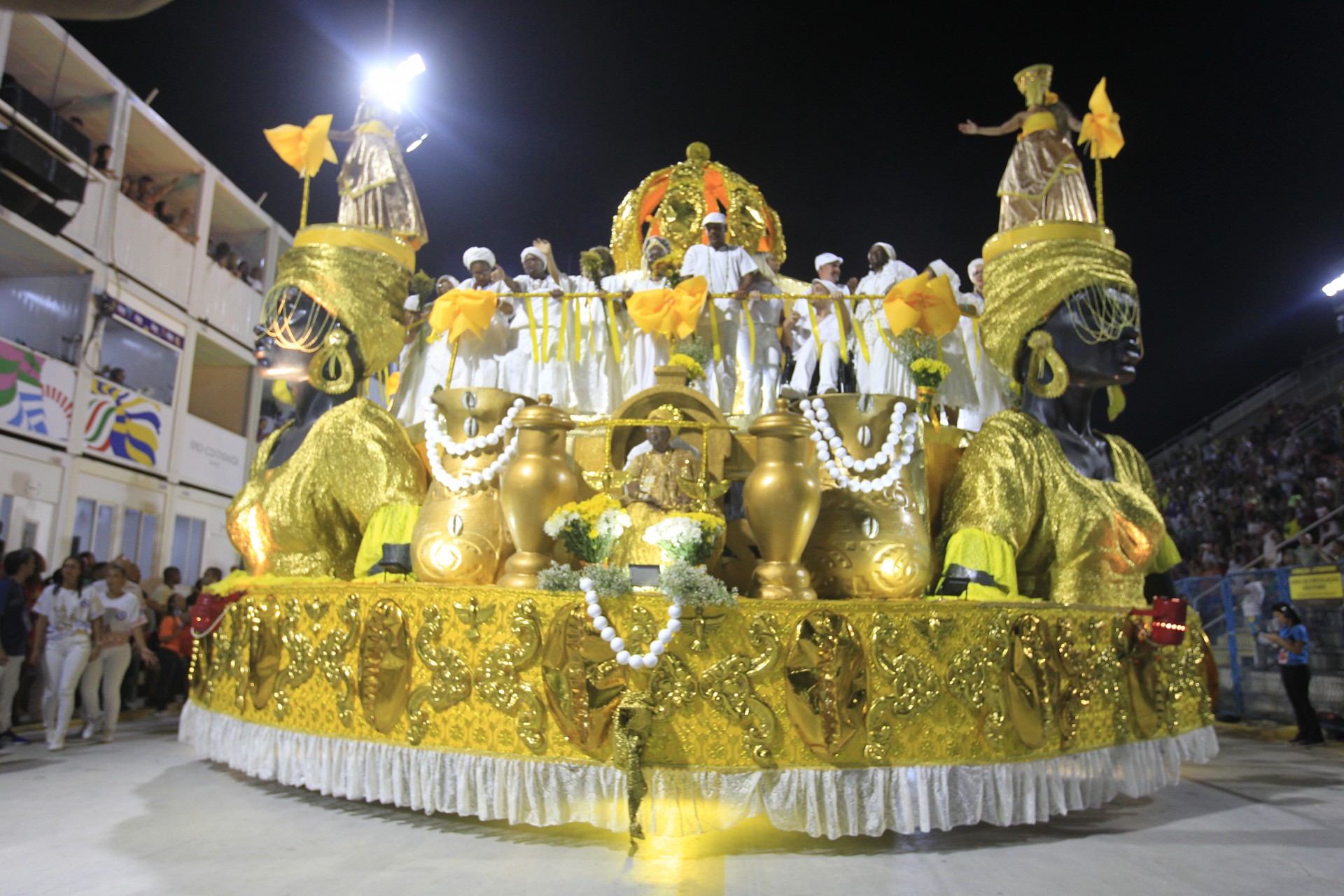 G.R.E.S Unidos da Ponte desfila nesta segunda noite de desfile da s&eacute;rie Ouro, neste s&aacute;bado (18) - Reginaldo Pimenta / Ag&ecirc;ncia O Dia