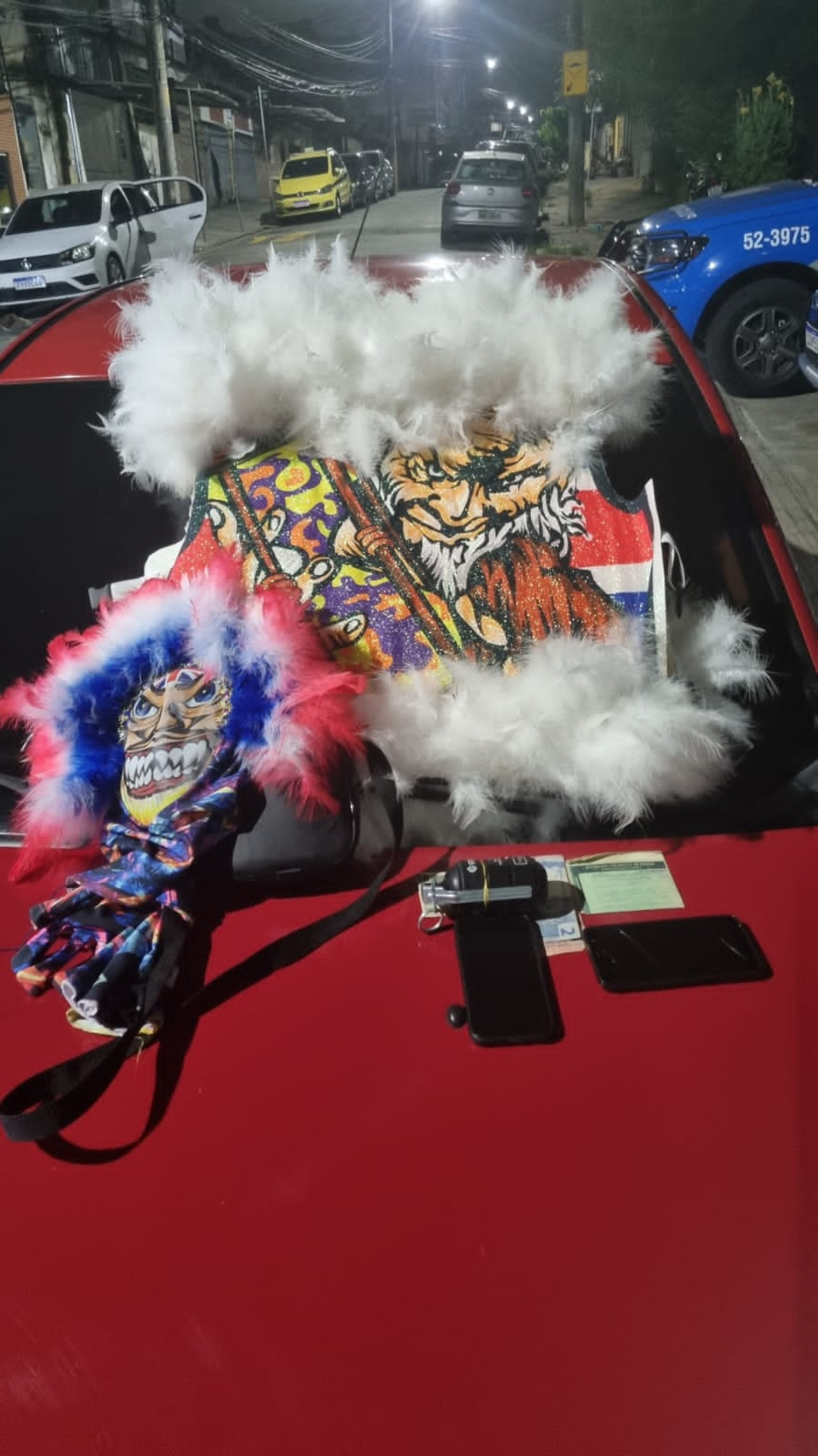 Homem fantasiado de bate-bola foi preso com uma granada em Madureira, Zona Oeste do Rio