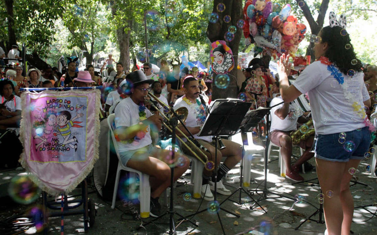 Crian&ccedil;as e adultos se divertem em bloco infantil 'Largo do Machadinho, Mas N&atilde;o Largo do Suquinho', na manh&atilde; desta segunda-feira, em pra&ccedil;a na Zona Sul do Rio - Divulga&ccedil;&atilde;o RioTur/Joana Coimbra