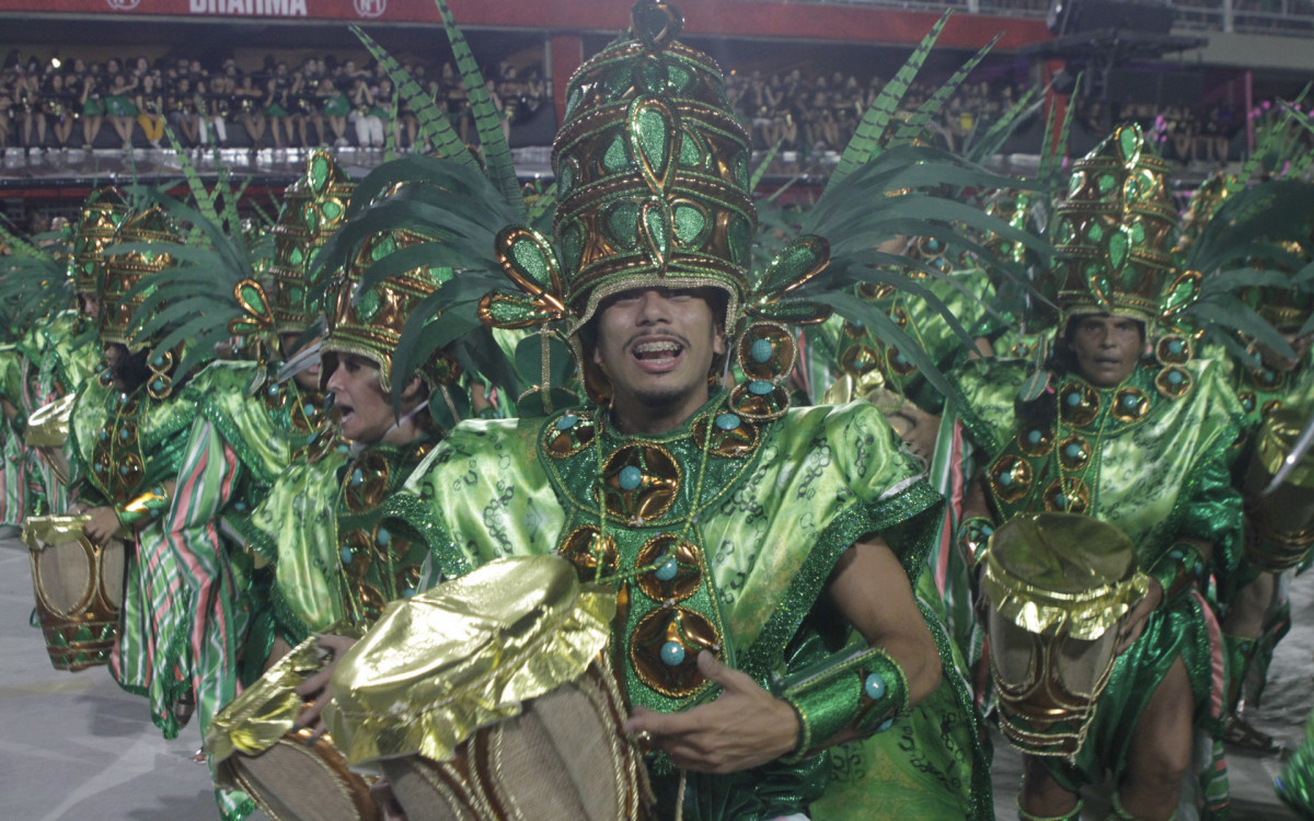 G.R.E.S Mangueira desfila nesta primeira noite de desfile do Grupo Especial, neste domingo(19). Foto: Marcos Porto / Agencia O Dia