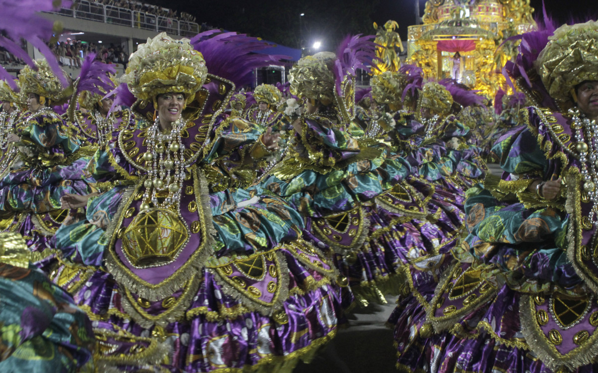 G.R.E.S Mangueira desfila nesta primeira noite de desfile do Grupo Especial, neste domingo(19). Foto: Marcos Porto / Agencia O Dia