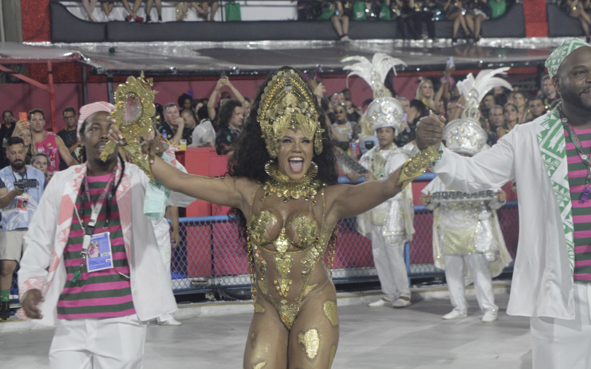 G.R.E.S Mangueira desfila nesta primeira noite de desfile do Grupo Especial, neste domingo(19). Foto: Marcos Porto / Agencia O Dia