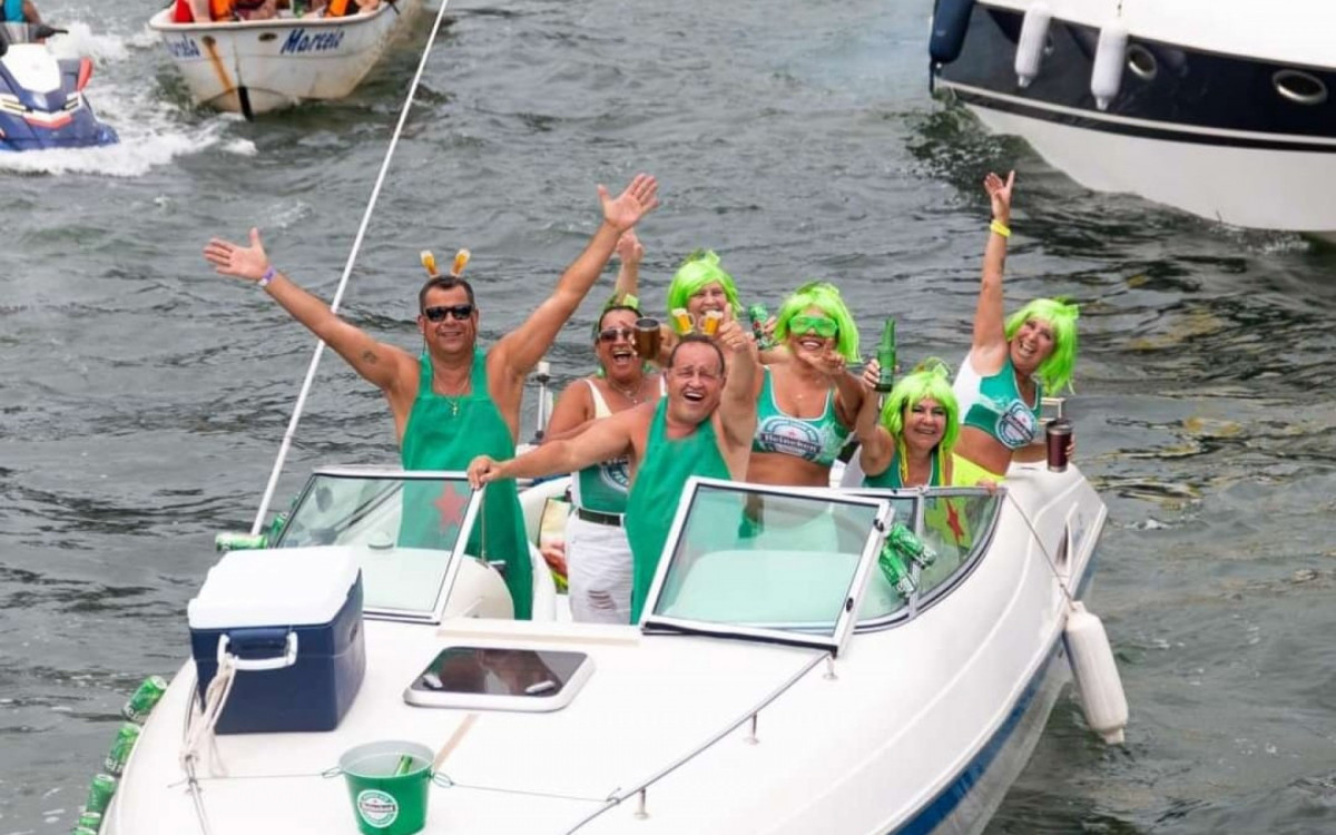 Evento esperado pelos foli&otilde;es, Carnamar, agitou o mar de Mangaratiba.