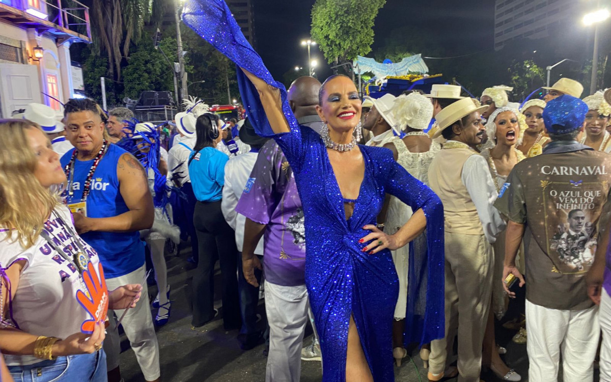 Eterna musa da Azul e Branca retorna à Sapucaí para celebrar o centenário da escola - Thalita Queiroz / Agência O Dia