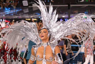 Rainhas de Bateria brilham no primeiro dia de desfiles do Grupo Especial