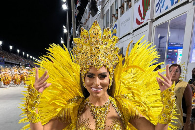Érika Schneider estreia em desfile pela Mocidade