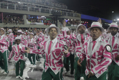 Confira as imagens do desfile da Mangueira na Sapucaí