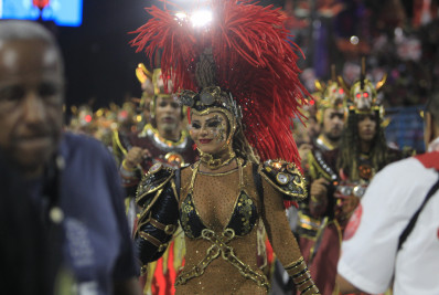Inspirado no legado de Joãosinho Trinta e com alegorias impactantes, Salgueiro faz desfile correto 