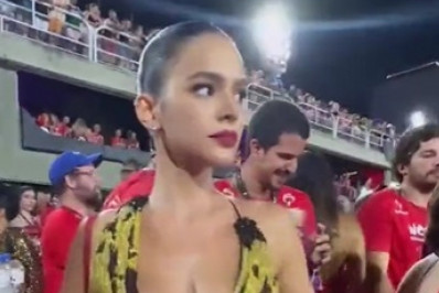 Amigos? Bruna Marquezine e Enzo Celulari vão ao mesmo camarote na Sapucaí