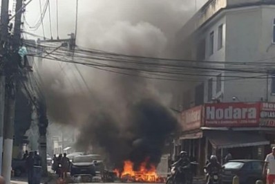 Moradores de Niterói revoltados fazem protesto contra a Enel