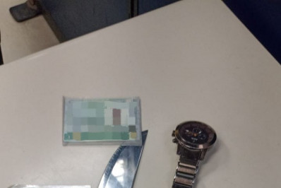 Homem é preso na Glória por roubo de celular e cordão de ouro