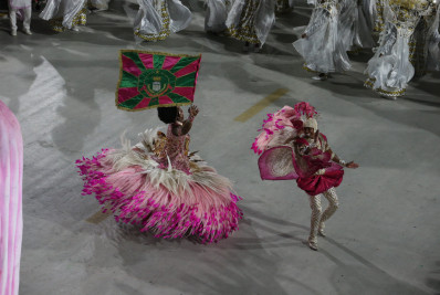 Mangueira renova com casal de mestre-sala e porta-bandeira