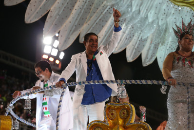 Grande Rio faz desfile brilhante, entra na luta pelo bi, mas problemas em evolução podem atrapalhar