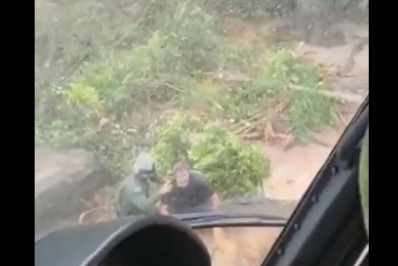 Chuva em SP: homem ilhado em pedra é resgatado pelo Exército; Assista