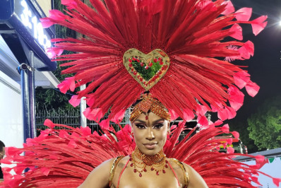 'Amores efêmeros também marcam', diz Rebecca sobre fantasia de Carnaval
