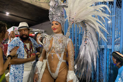 Shayene Cesário desfila na Portela: 'É um marco estar aqui'