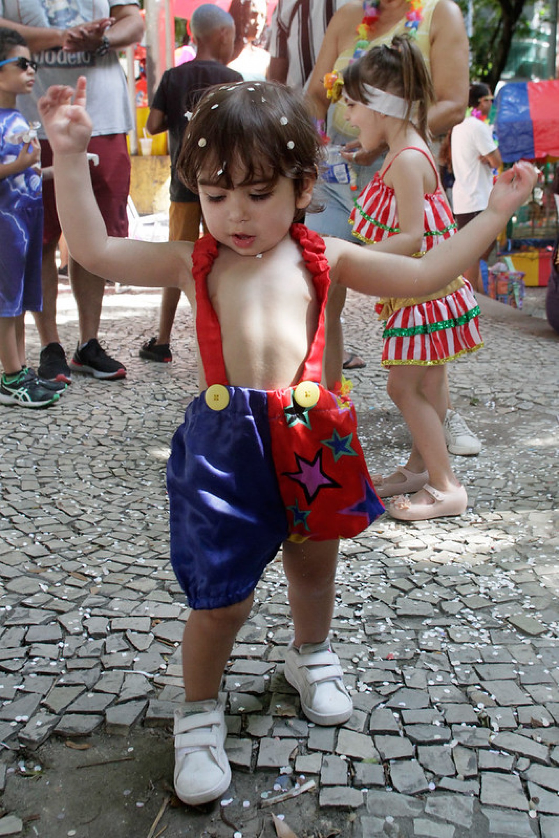 Crianças e adultos se divertem em bloco infantil 'Largo do Machadinho, Mas Não Largo do Suquinho', na manhã desta segunda-feira, em praça na Zona Sul do Rio - Divulgação RioTur/Joana Coimbra