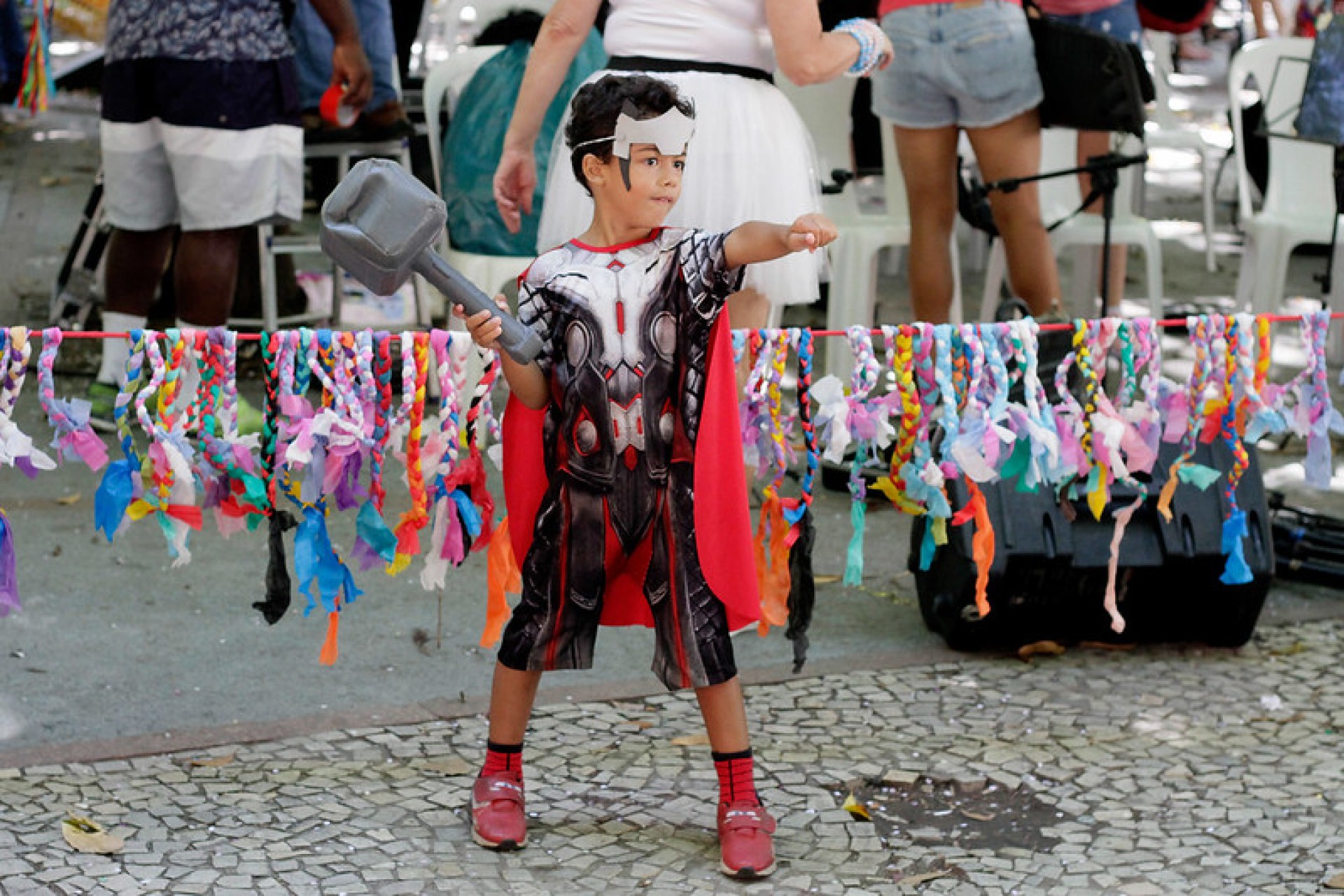 Crianças e adultos se divertem em bloco infantil 'Largo do Machadinho, Mas Não Largo do Suquinho', na manhã desta segunda-feira, em praça na Zona Sul do Rio - Divulgação RioTur/Joana Coimbra
