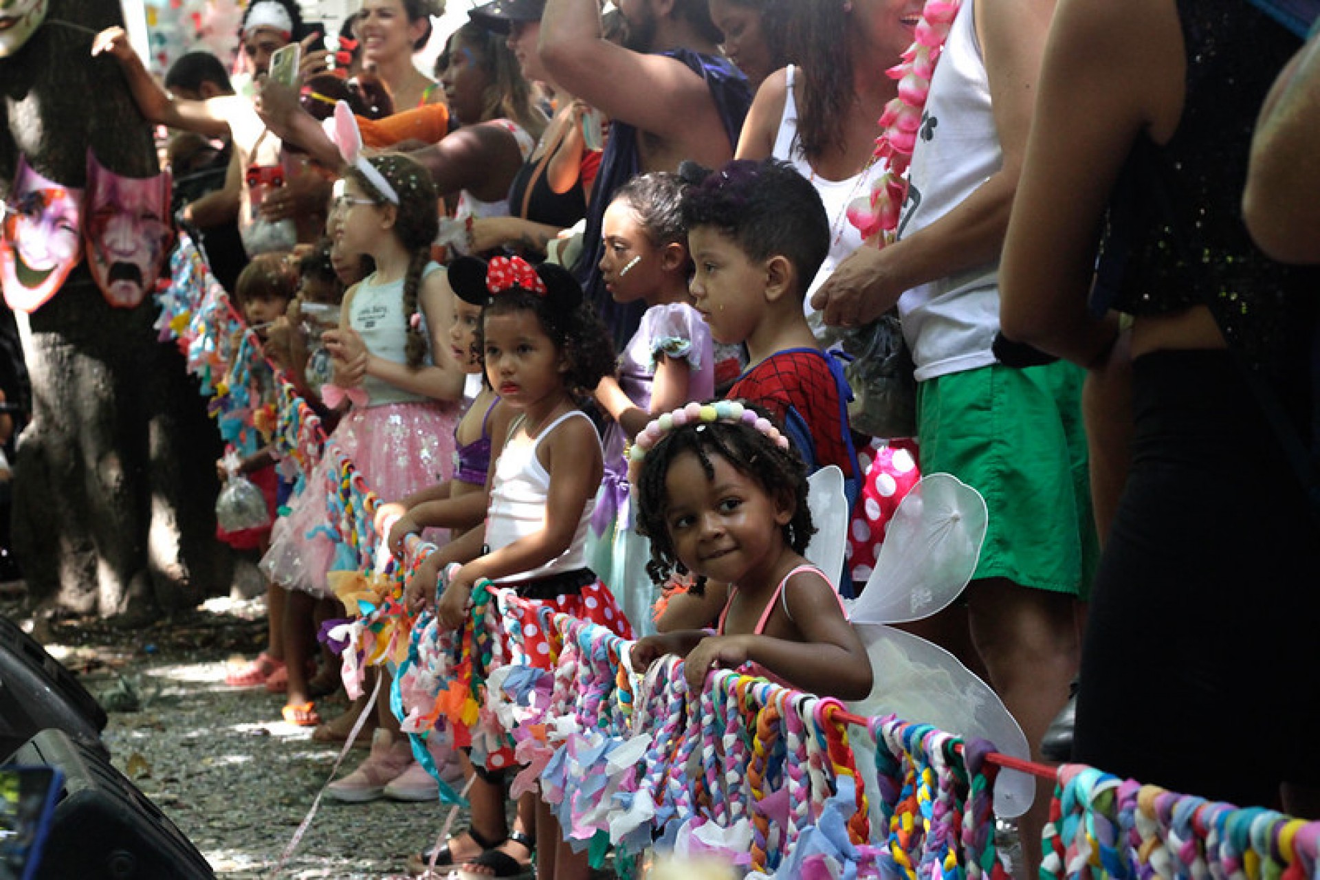 Crianças e adultos se divertem em bloco infantil 'Largo do Machadinho, Mas Não Largo do Suquinho', na manhã desta segunda-feira, em praça na Zona Sul do Rio - Divulgação RioTur/Joana Coimbra