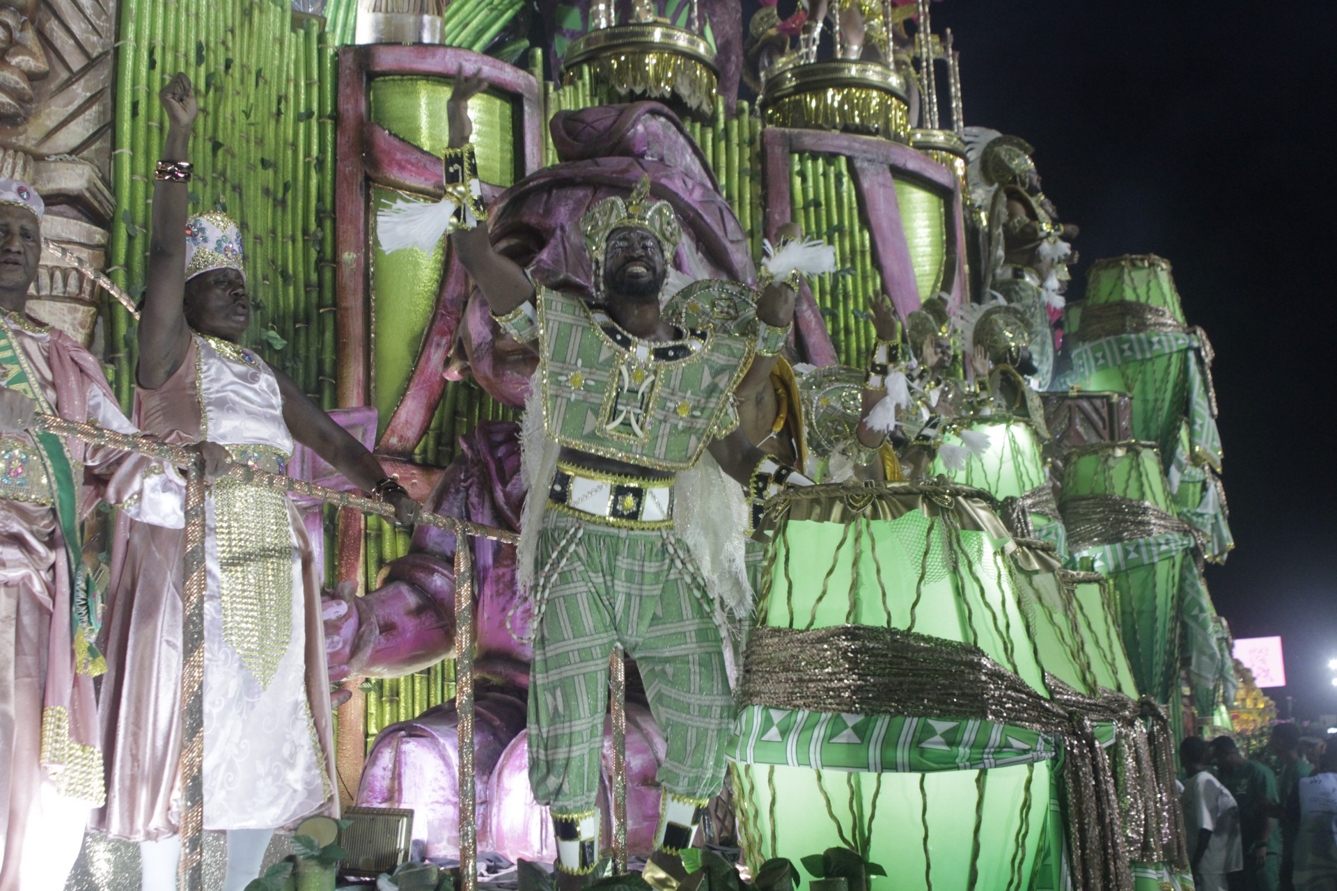 Mangueira encerrou o primeiro dia de desfiles do Especial - Marcos Porto/Agencia O Dia