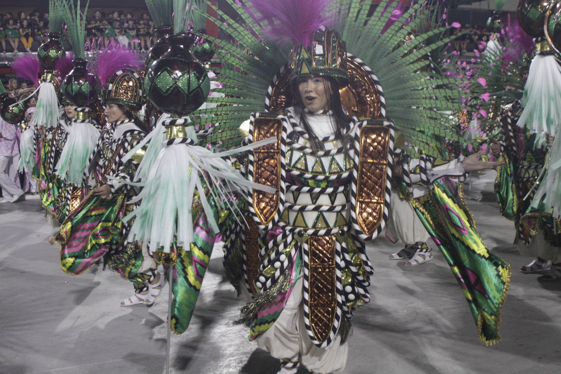 Mangueira encerrou o primeiro dia de desfiles do Especial - Marcos Porto/Agencia O Dia