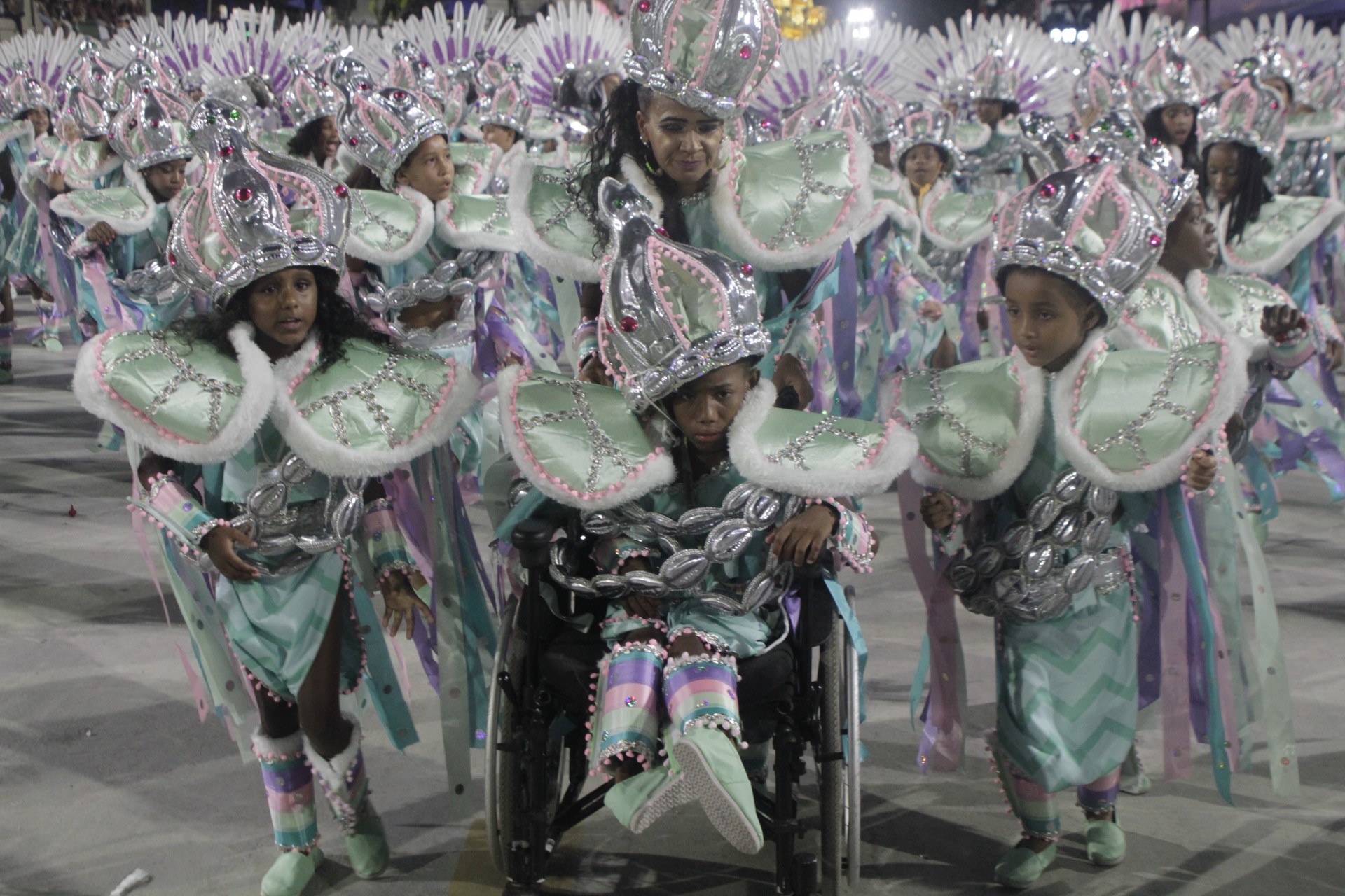 Mangueira encerrou o primeiro dia de desfiles do Especial - Marcos Porto/Agencia O Dia