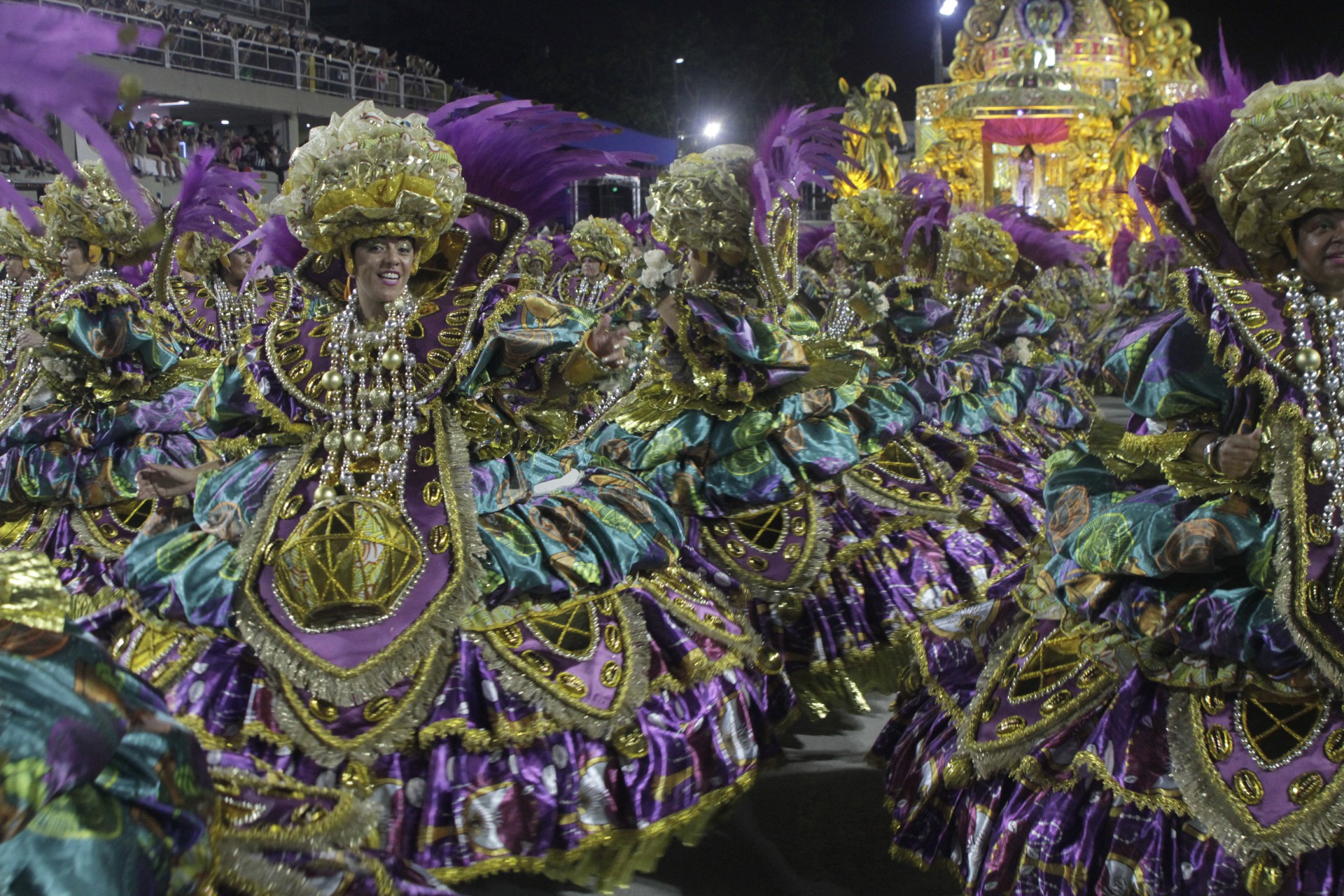 Mangueira encerrou o primeiro dia de desfiles do Especial - Marcos Porto/Agencia O Dia