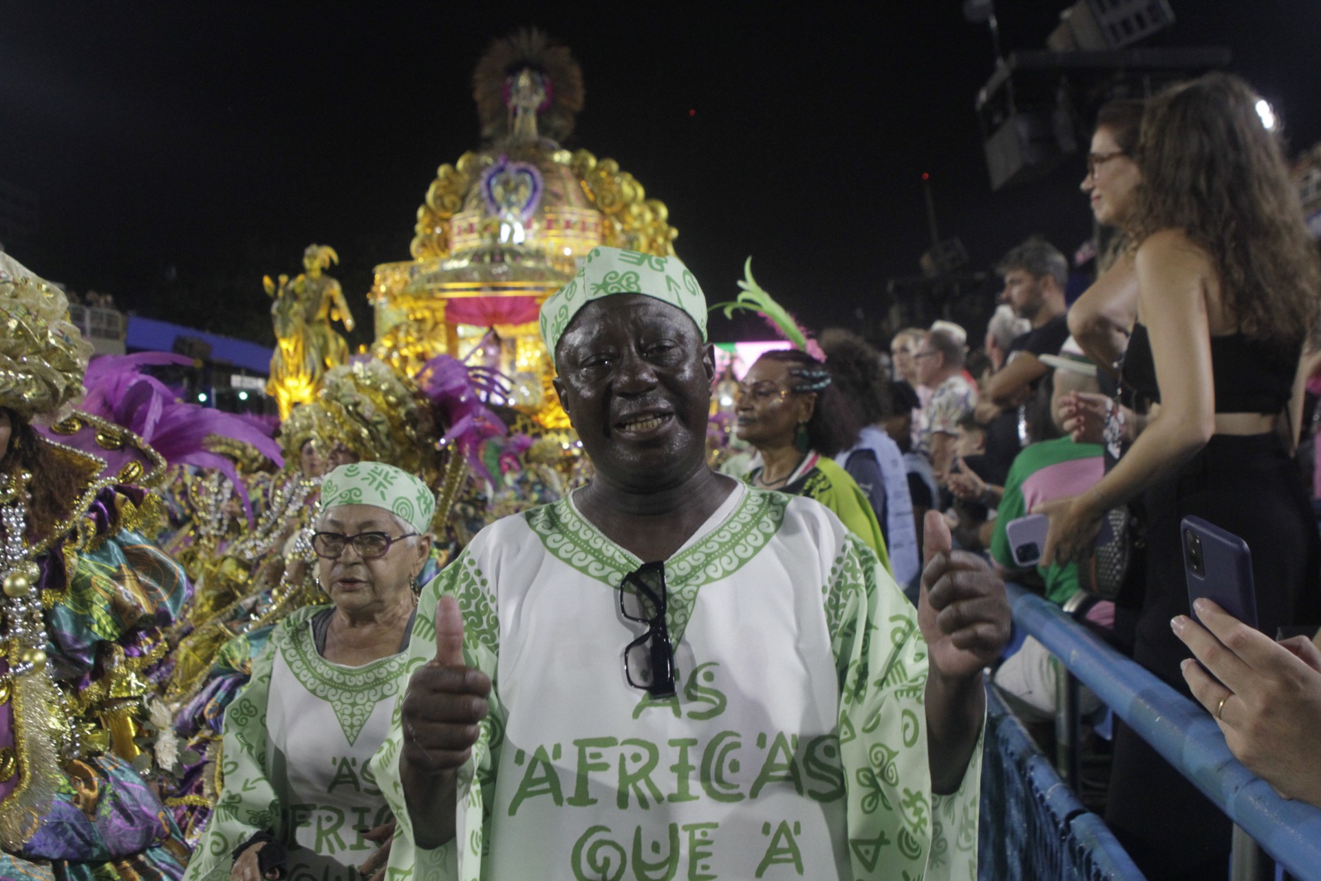 Mangueira encerrou o primeiro dia de desfiles do Especial - Marcos Porto/Agencia O Dia