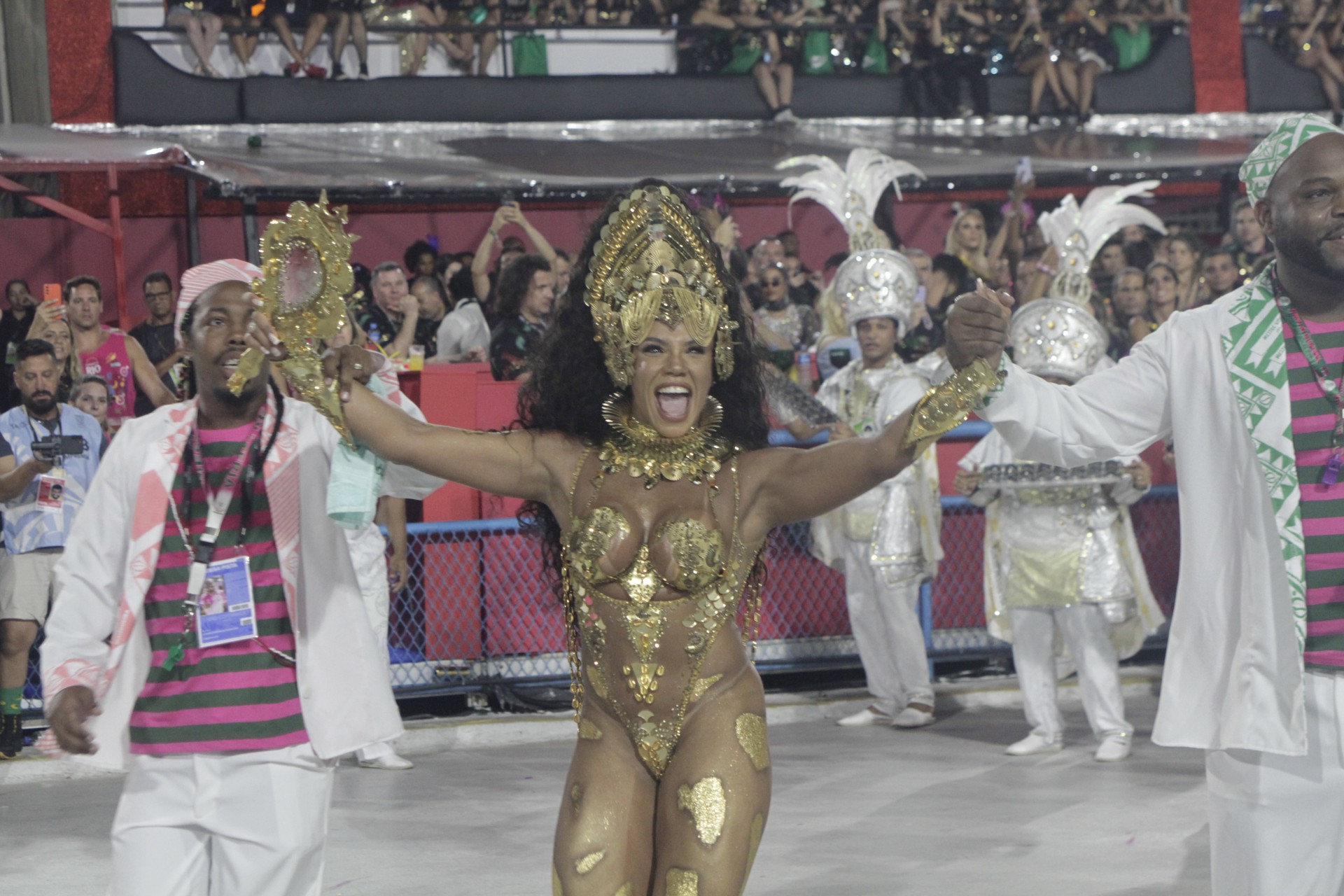 Mangueira encerrou o primeiro dia de desfiles do Especial - Marcos Porto/Agencia O Dia