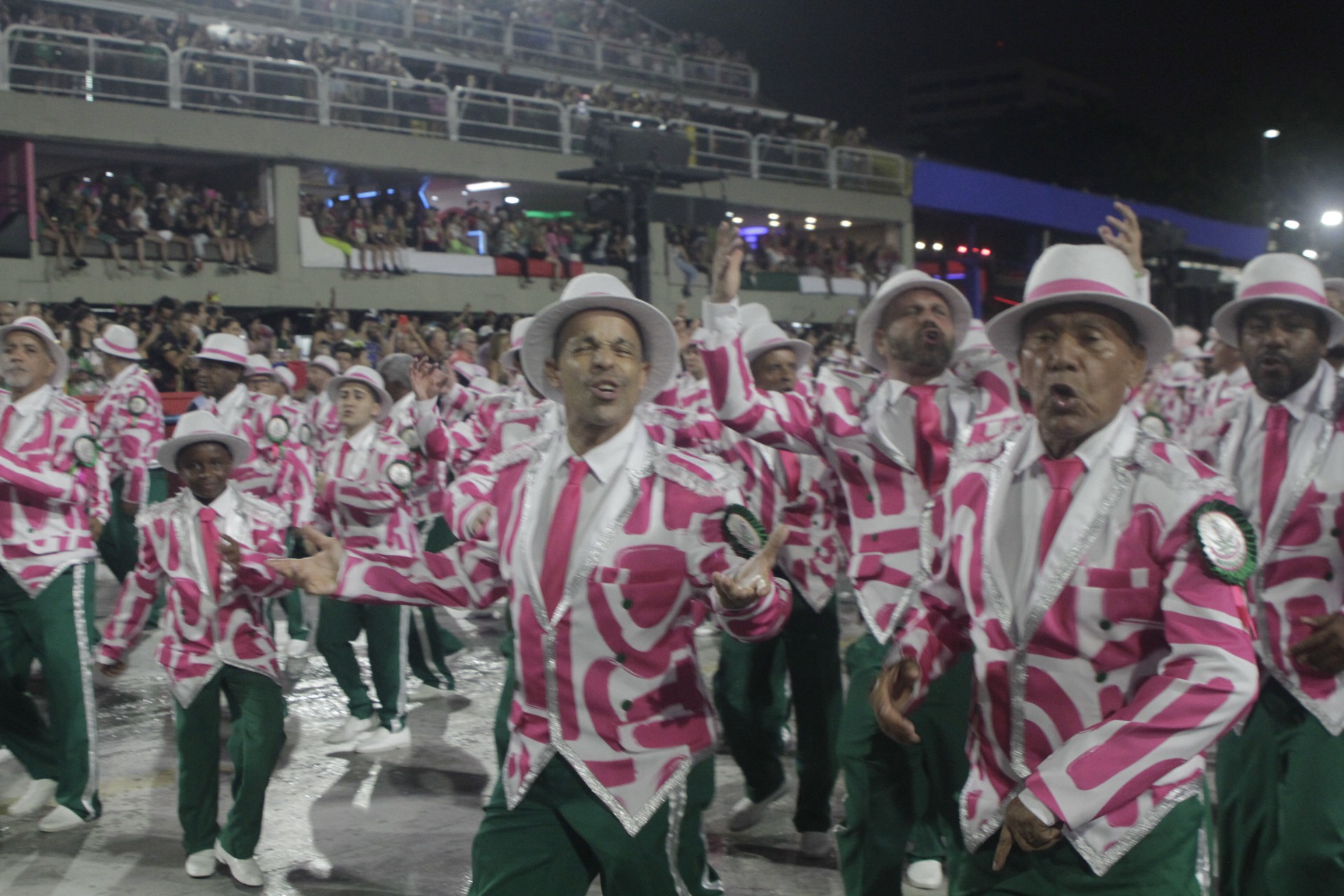 Mangueira encerrou o primeiro dia de desfiles do Especial - Marcos Porto/Agencia O Dia