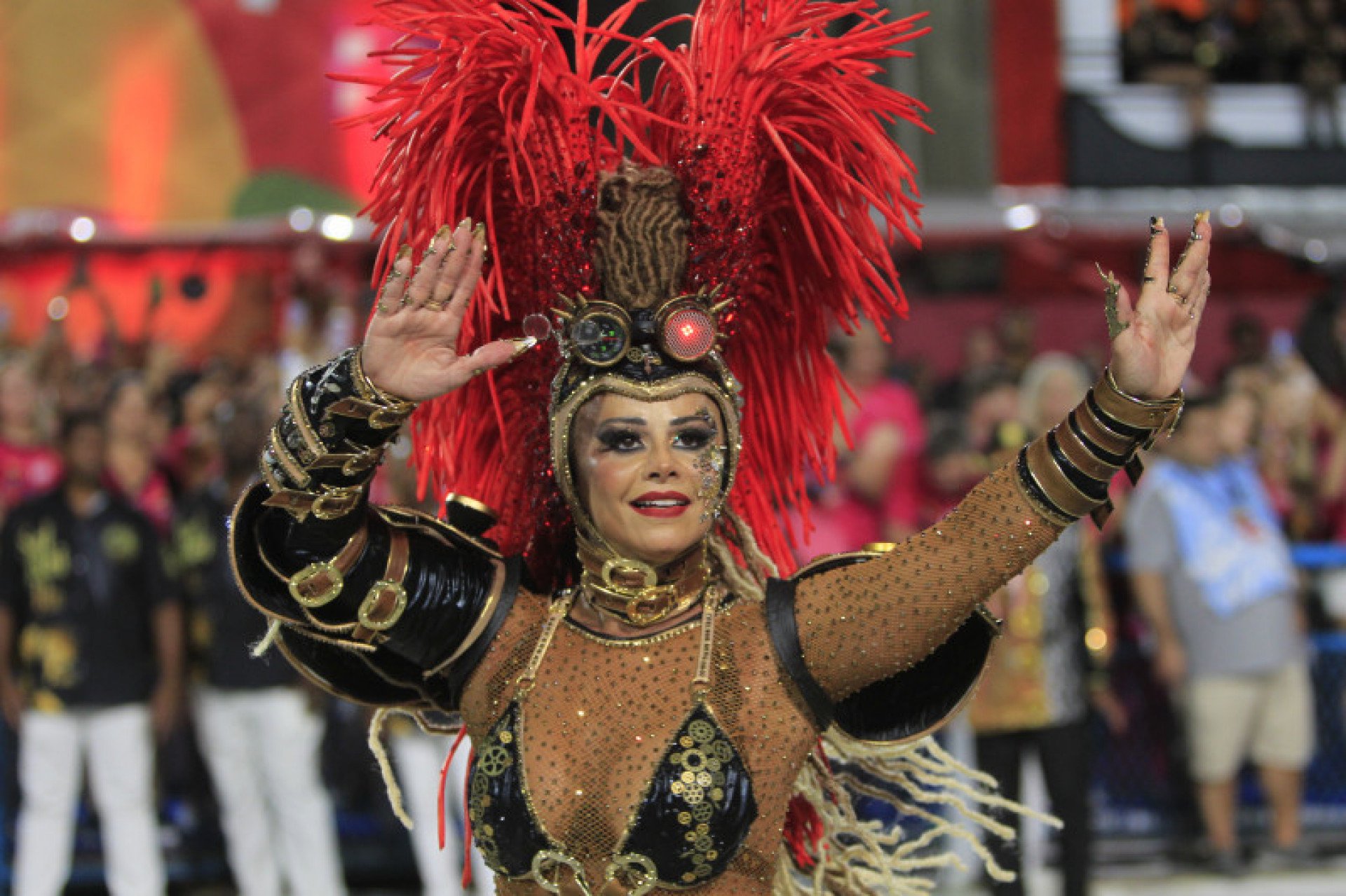 Rainha Viviane Araújo durante o último desfile do Salgueiro - Reginaldo Pimenta / Agência O Dia