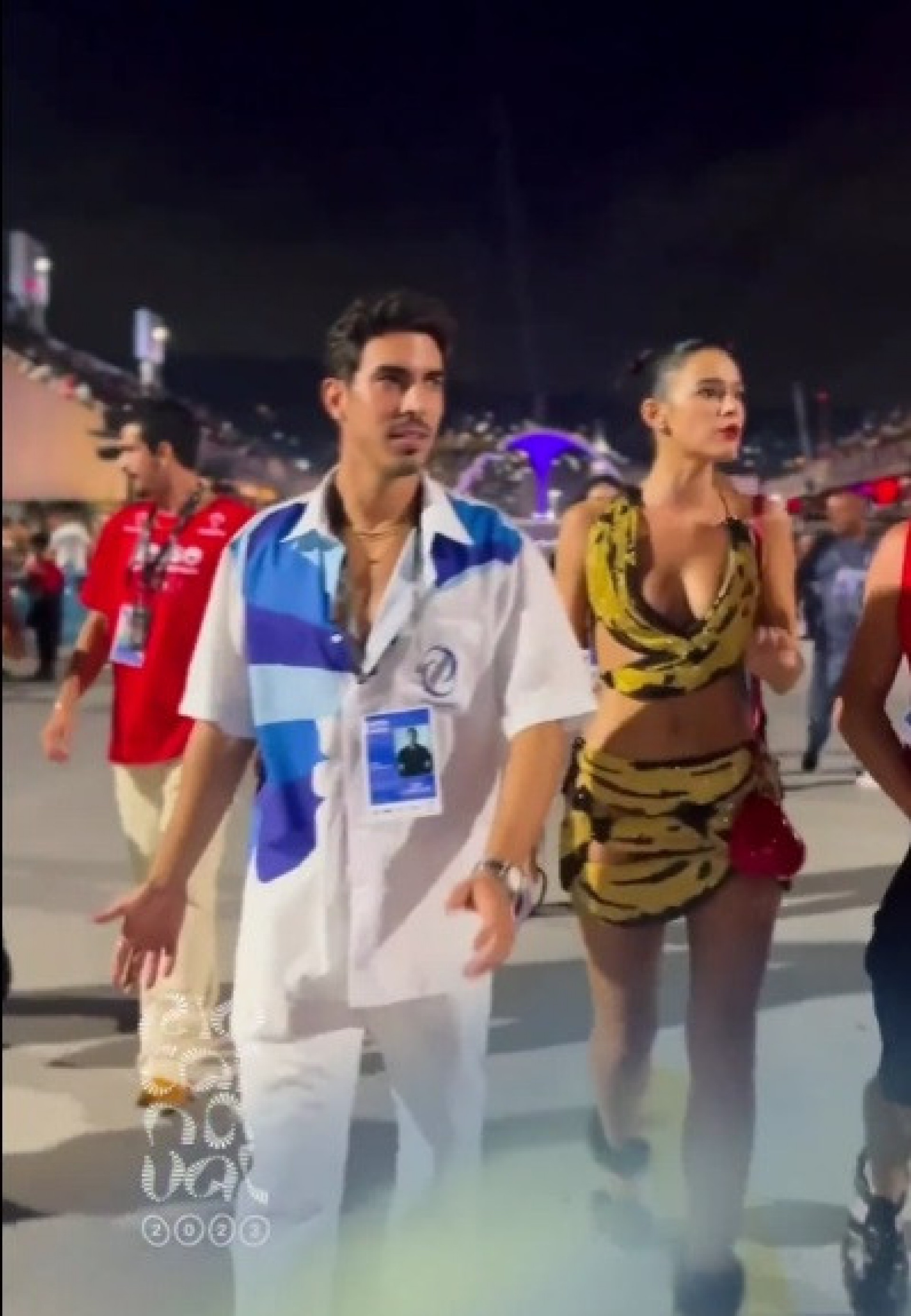 Bruna Marquezine e Enzo Celulari são vistos no mesmo camarote na Sapucaí - Reprodução Internet