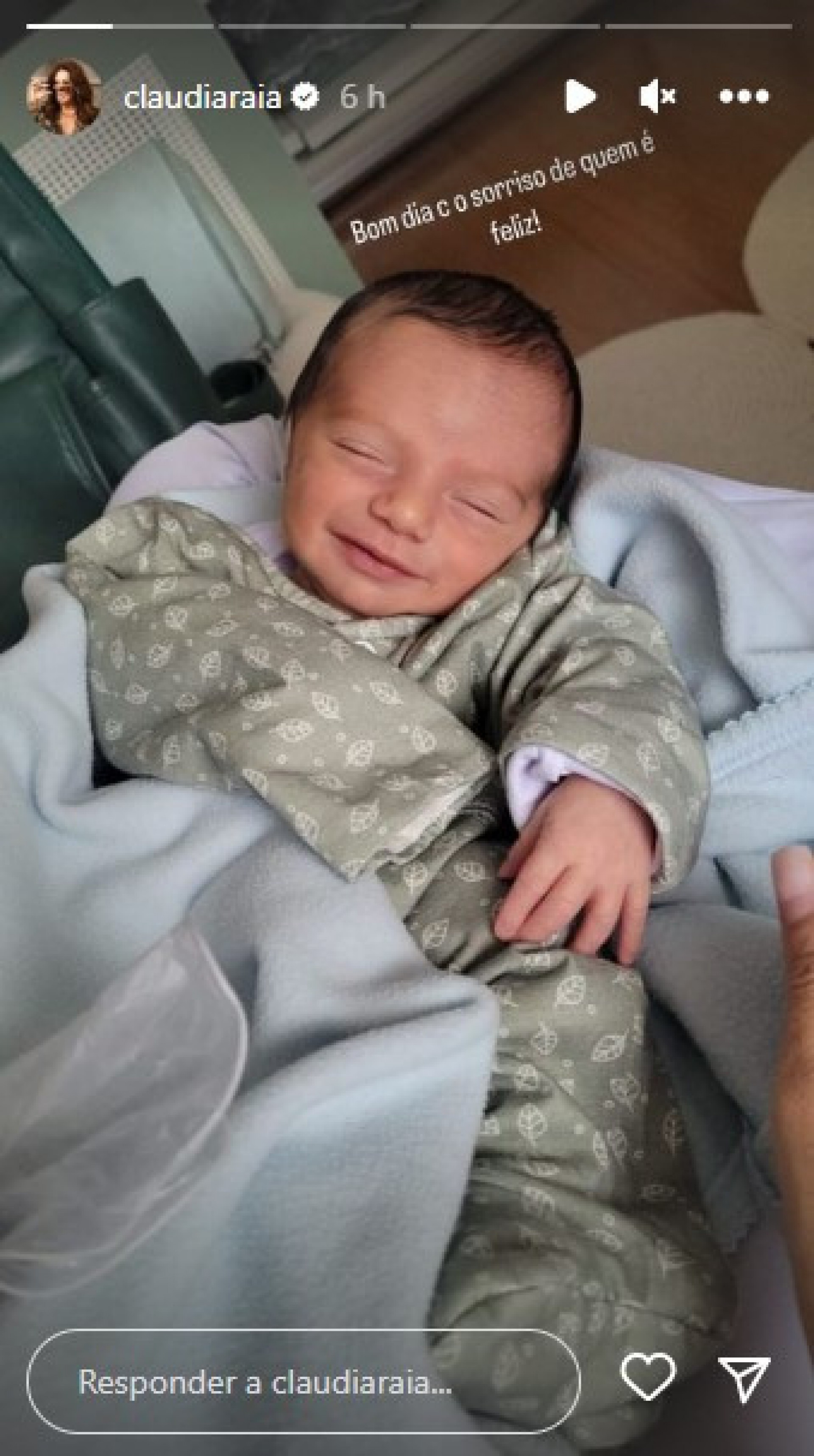 Claudia Raia compartilha clique de Lucca sorrindo - Reprodução Internet