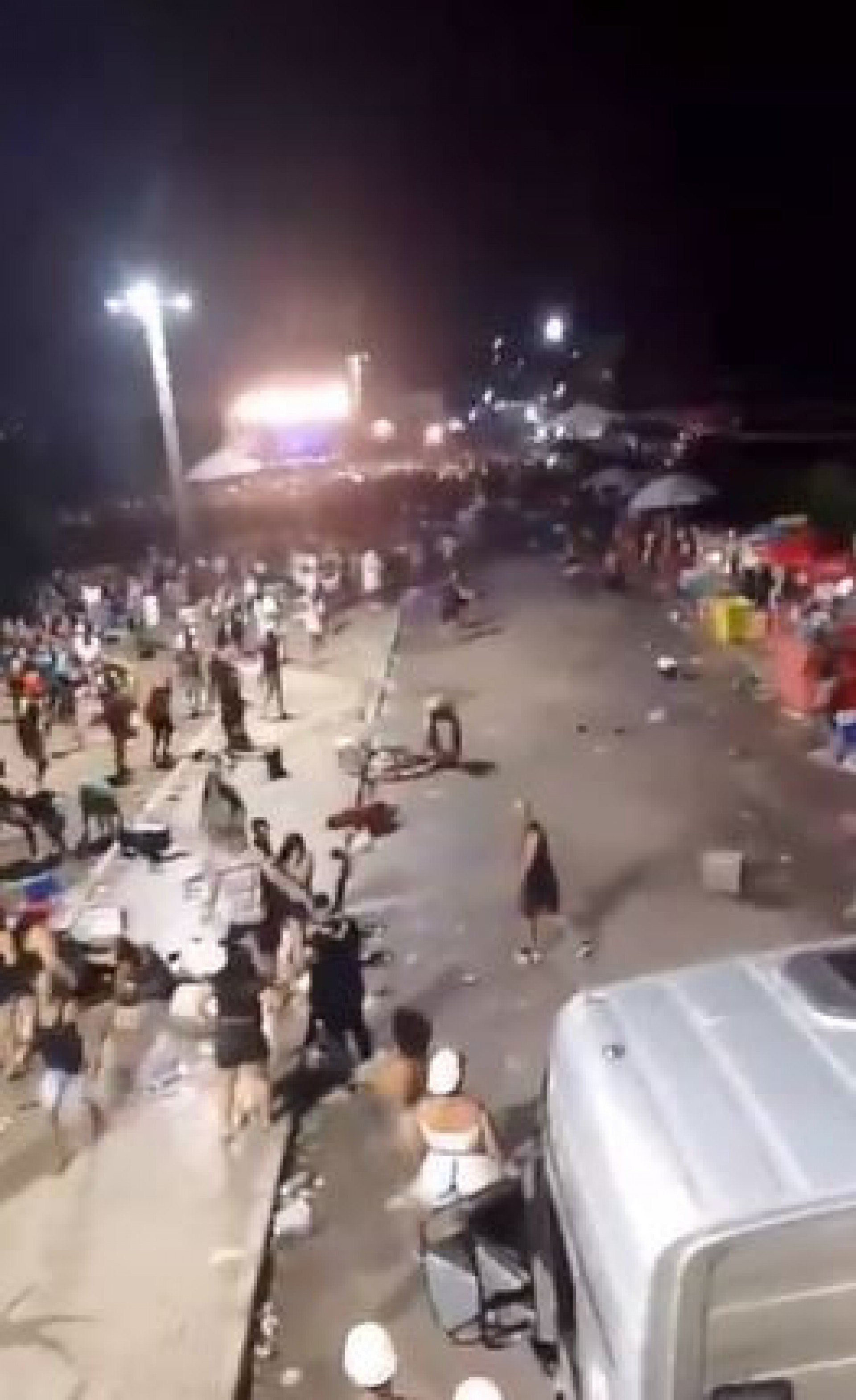 Ao menos 19 pessoas ficaram feridas durante o tiroteio