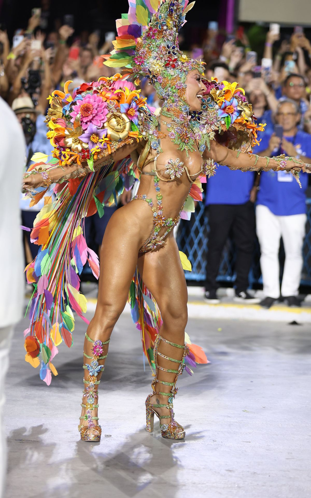 Sabrina Sato &eacute; Rainha de Bateria da Vila Isabel