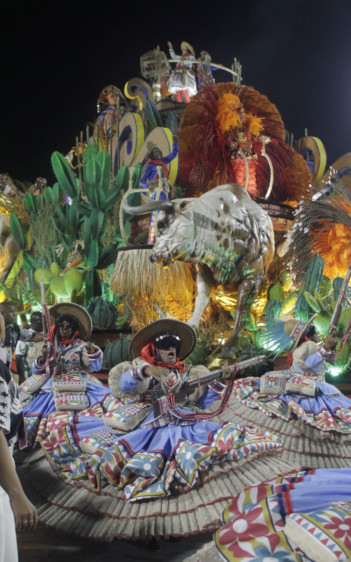 G.R.E.S  Imperatriz Leopoldinense desfila nesta segunda noite de desfile do Grupo Especial, nesta segunda-feira(20). Foto:  Marcos Porto/Agencia O Dia