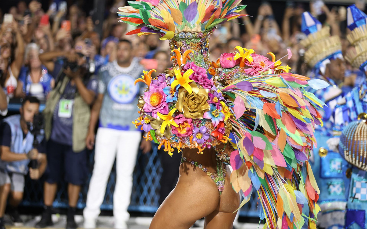 Sabrina Sato &eacute; Rainha de Bateria da Vila Isabel