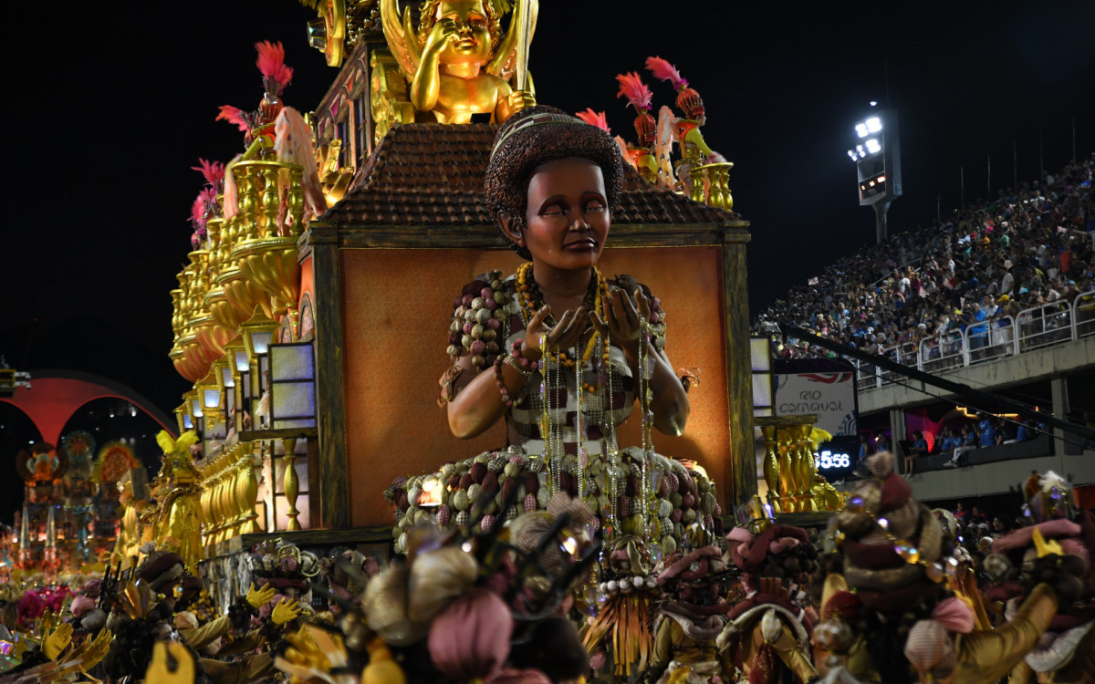 Viradouro encerrou os desfiles do Grupo Especial