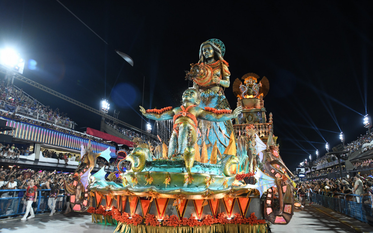 Viradouro encerrou os desfiles do Grupo Especial